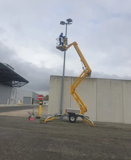 Elektro-Rüdiger – Sichere Arbeiten in der Höhe mit mobiler Hebebühne